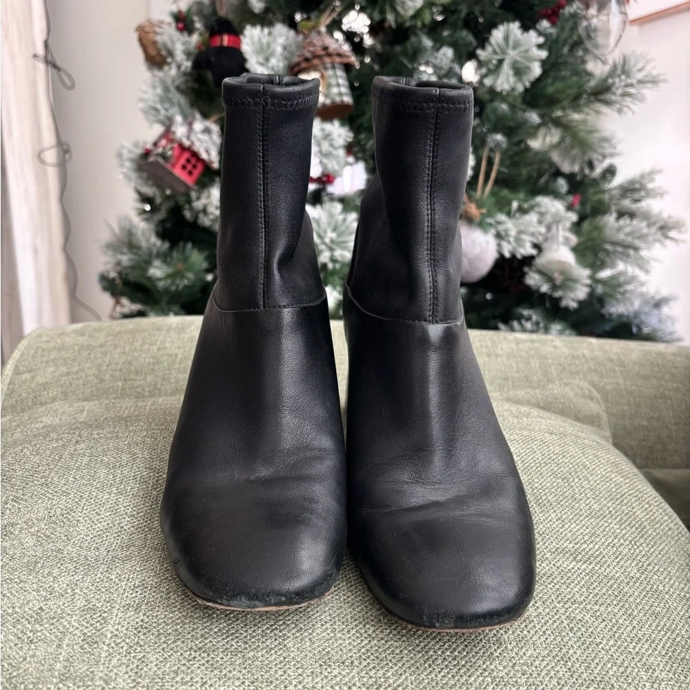 Tory Burch Black Heeled Boots with Gold Logo - Picture 2 of 9